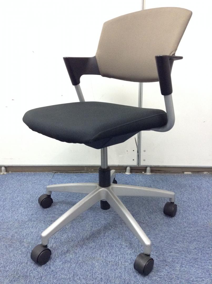 【4脚入荷】上質な会議用チェア！OAチェアとしてもご使用いただけます！
                        プロッティ
                                    中古
            