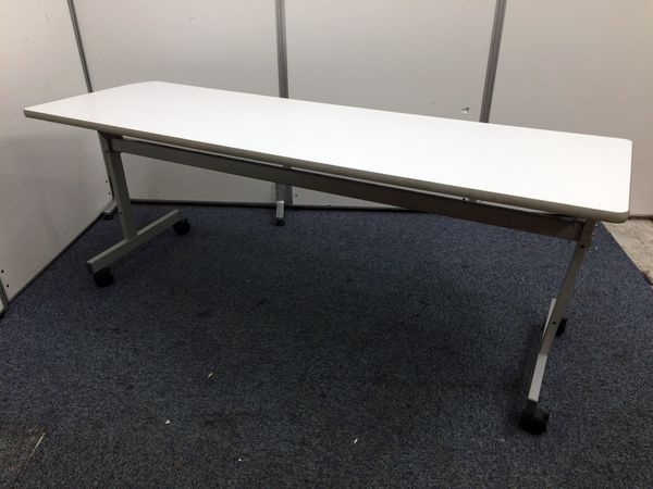 【破損ありの為、処分価格】サイドスタックテーブル　W1800　D600　幕板無し
                        その他
                                    中古
            