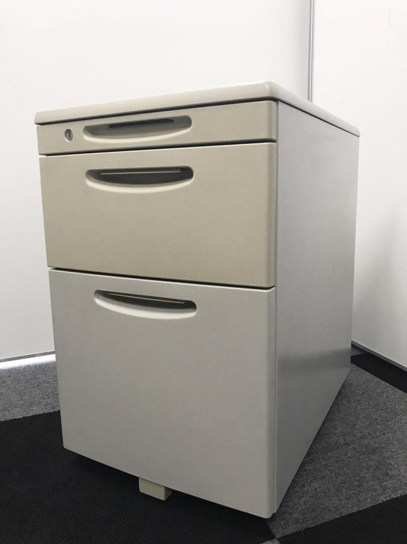 【今なら纏めてご提案可能！】\2,000お値引き！定番の３段ワゴン、オカムラ製のSDシリーズ！【日焼け有りのためおつとめ価格】
                        SD
                                    中古
            