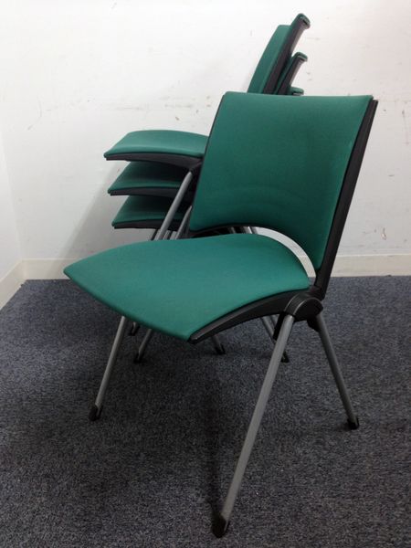 【1セット限定！】イトーキのオシャレなスタッキングチェア！深い緑色で落ち着いた雰囲気が特徴です！
                        レコス
                                    中古
            