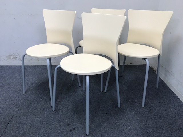 【４脚セット】スタッキングチェア｜まとめて揃えませんか｜オフィスの休憩スペースにどうぞ！
                        
                                    中古
            