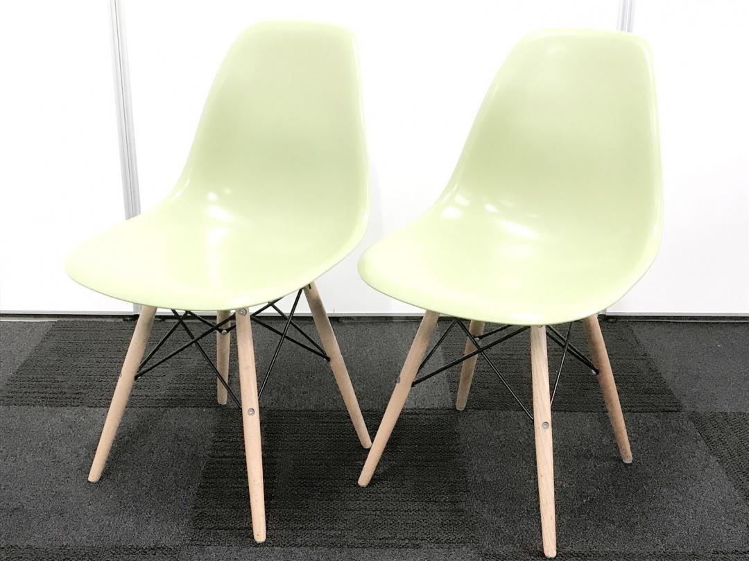 【お持帰り限定商品！】セットでお買い得！鮮やかなグリーン！まーるいデザインが特徴的なミーティングチェア！木目の脚がお洒落！
                        
                                    中古
            