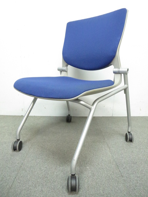 【17脚　大量入荷！】オカムラ製グラータチェア鮮やかなブルーでオフィスにピッタリ
                        グラータ
                                    中古
            