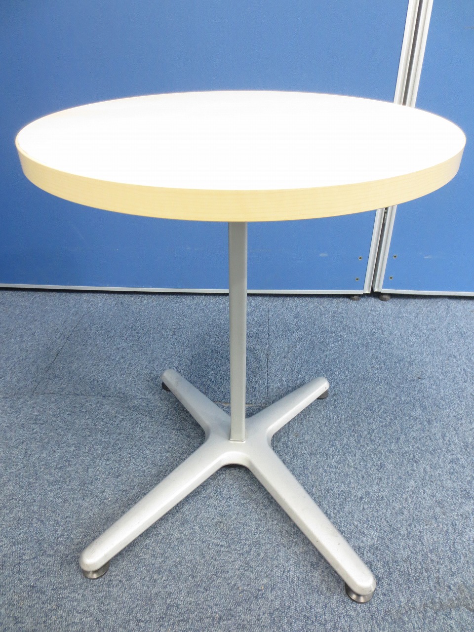 ナチュラル天板の人気丸テーブル！！
                        
                                    中古
            