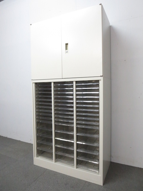 【書類や小物の整理に便利！】■両開き＋クリスタルトレー書庫セット ■オカムラ　42収納システム　ライトスモーク【岡村製作所】
                        42
                                    中古
            