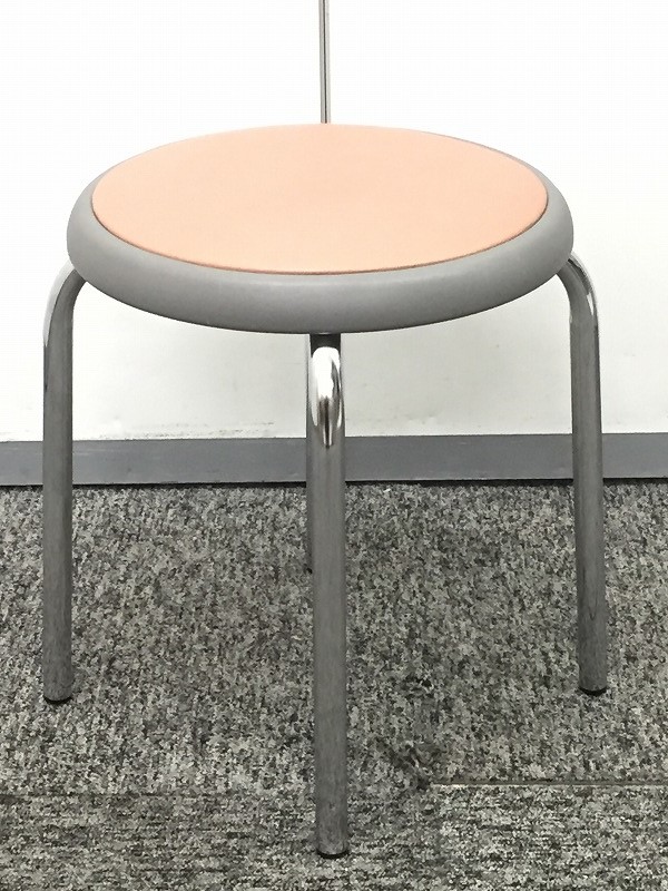 あれば便利な丸椅子が１脚だけですが、入荷致しました！！
                        
                                    中古
            