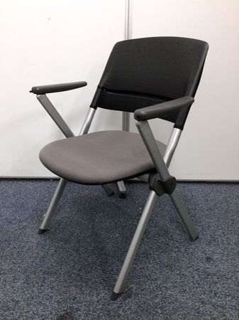 【肘付スタッキングチェア】オカムラ製　スタッキングチェア　リータ　肘付　H161BZ
                        リータ
                                    中古
            