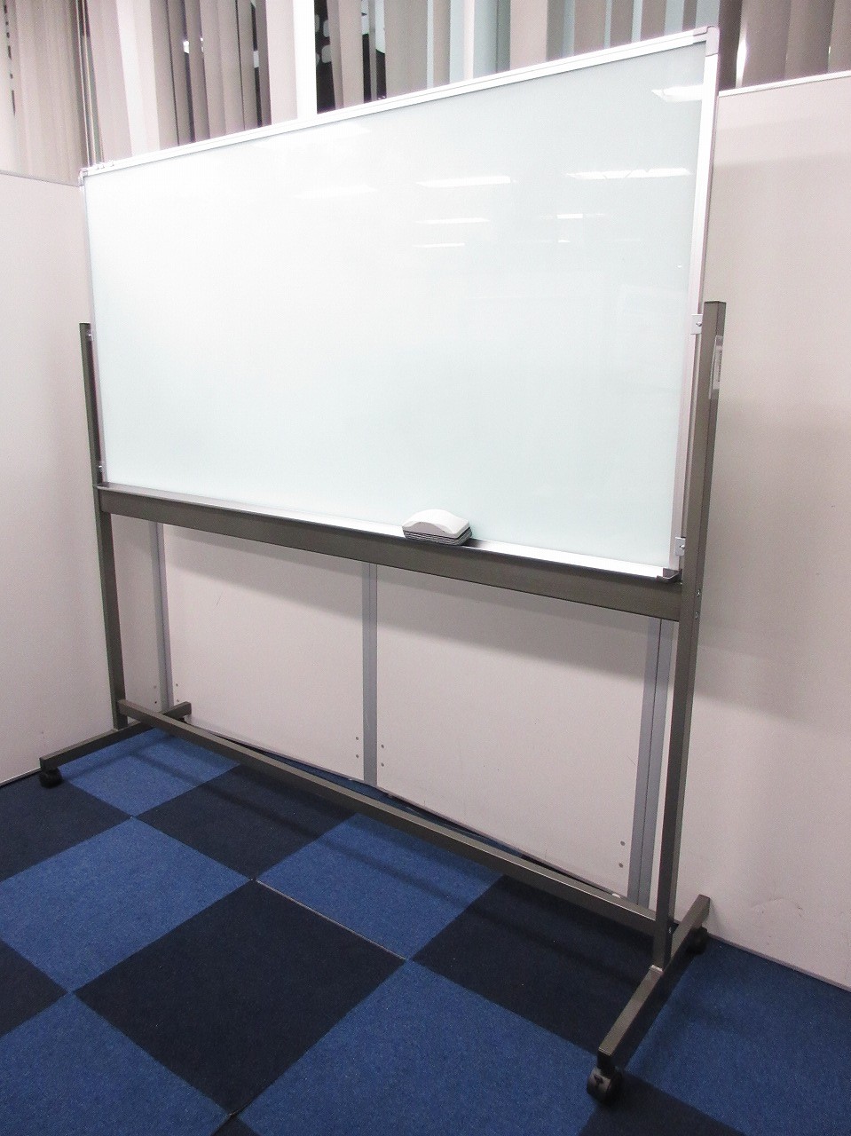 【会議・ミーティングなどの際に役立つ1品！！】オフィスに1台あると嬉しいホワイトボード！！【片面ホワイトボード】
                        
                                    中古
            
