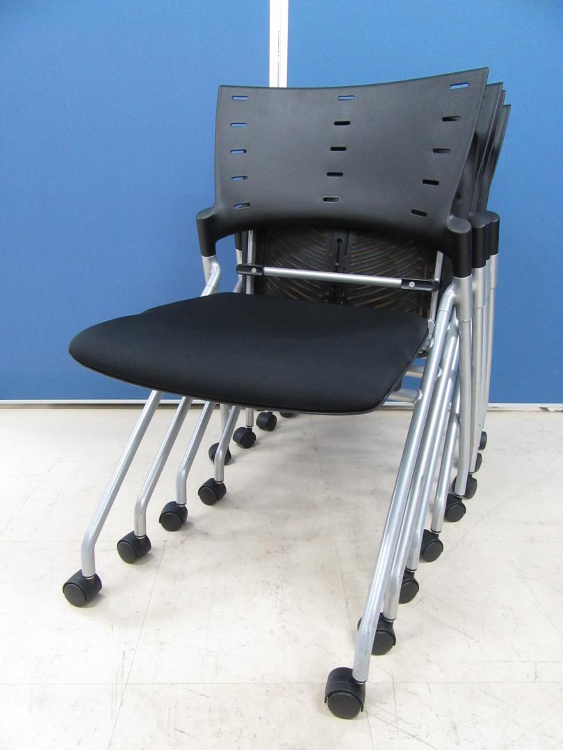 [単品購入￥25,520⇒セット購入￥23,000]イトーキ(ITOKI) マノスチェア4脚セット ブラック■会議室や学習塾・研修等におすすめなネスティングチェアのセット商品です!!軽量でも取扱いやすく人気です!![ネスタブル]
                        マノス
                                    中古
            