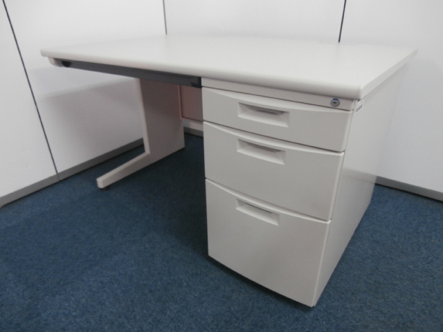 【２台限定入荷！！】奥行800ｍｍ大人気の片袖机の入荷です！！
                        CZ
                                    中古
            