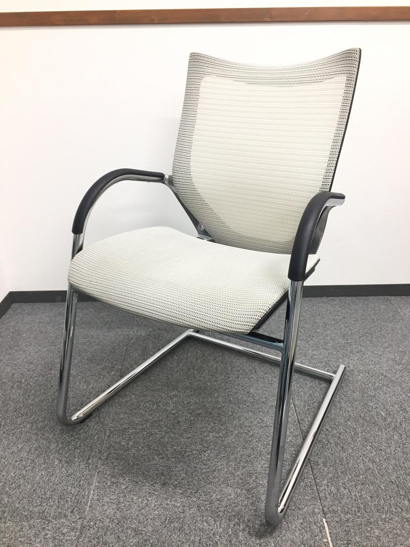 最高峰のゲストチェア｜洗練されたデザインとメッシュ素材が特徴的
                        バロン
                                    中古
            