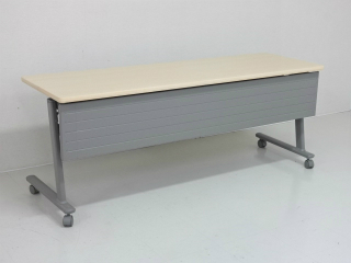 品切れ【地方倉庫在庫品】【天板ナチュラルカラー、幕板付き】キャスター脚テーブル【RA】【376】
                        その他シリーズ
                                    中古
            