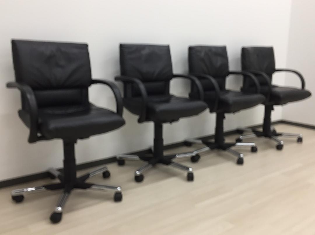 ［11月1日（水）つくば店オープン!］［4脚セット］Vitra（ヴィトラ）フィグラチェア　本革
                        
                                    中古
            