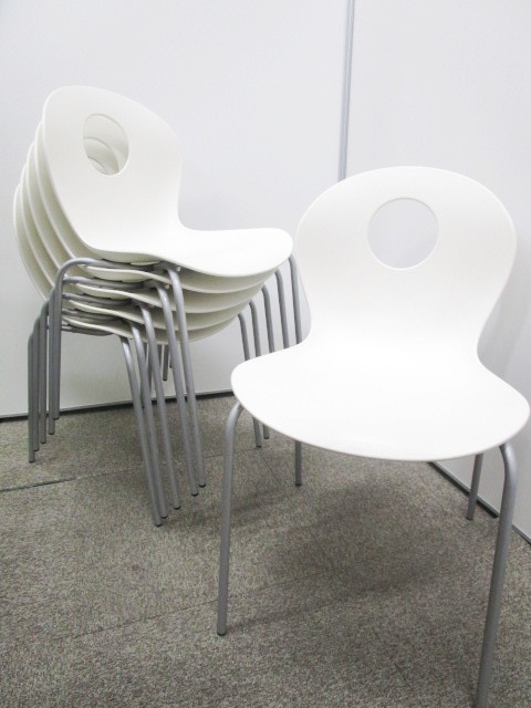 【6脚セット特価！人気のホワイト】カワジュン製チェア！樹脂シートなので水濡れにも強いです
                        その他
                                    中古
            