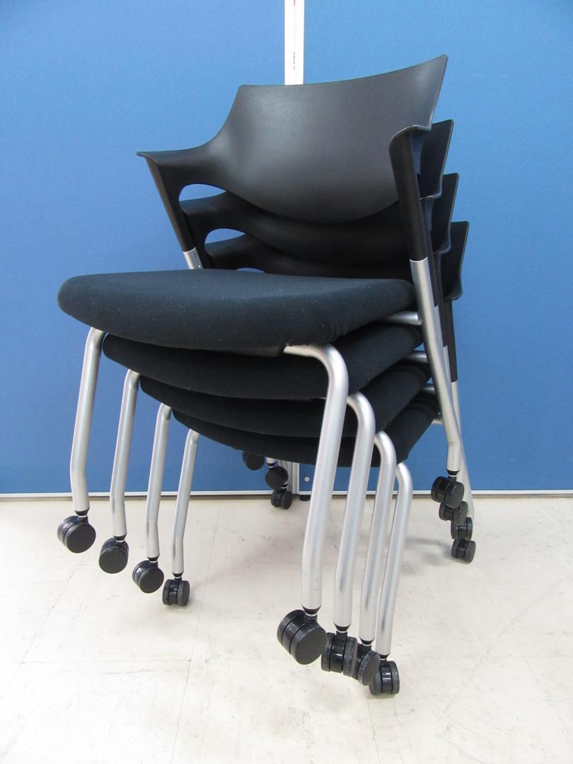 [単品購入￥20,000⇒セット購入￥18,000]プラス(PLUS) スタッキングチェア M-500シリーズ 4脚セット■快適な座り心地のために選ばれた独特のフォルム!!ブラックカラーで合わせやすいです!! #お洒落チェア
                        M-500シリーズ　会議用イス　ミーティングチェア
                                    中古
            