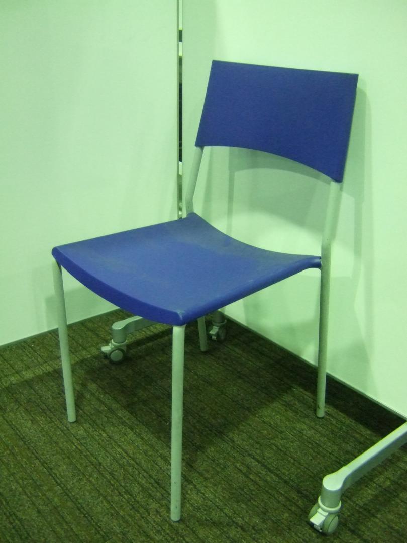 【関東倉庫在庫】カタめチェアの方が座り心地がいい事ありませんか？　樹脂座面チェア、屋外にもどうぞ！！　【A00479847】
                        その他シリーズ
                                    中古
            