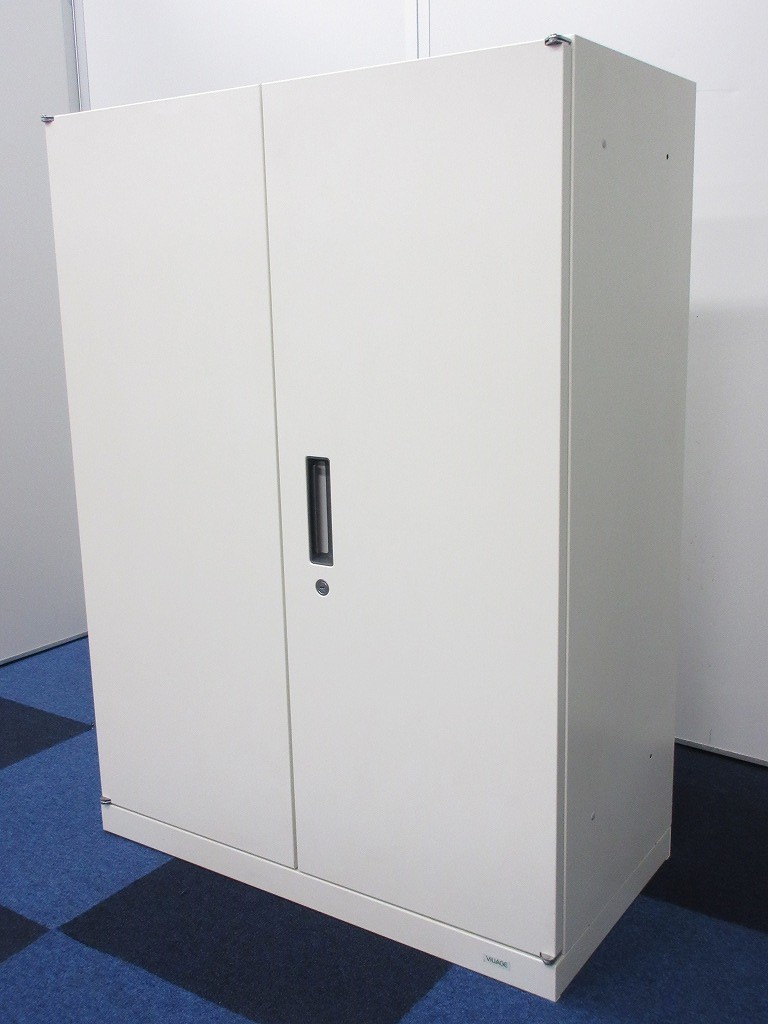 【スリムタイプのホワイト色観音開き書庫】オカムラ製ヴィラージュが1台限定で入荷致しました！書類整理に是非！
                        ヴィラージュ
                                    中古
            