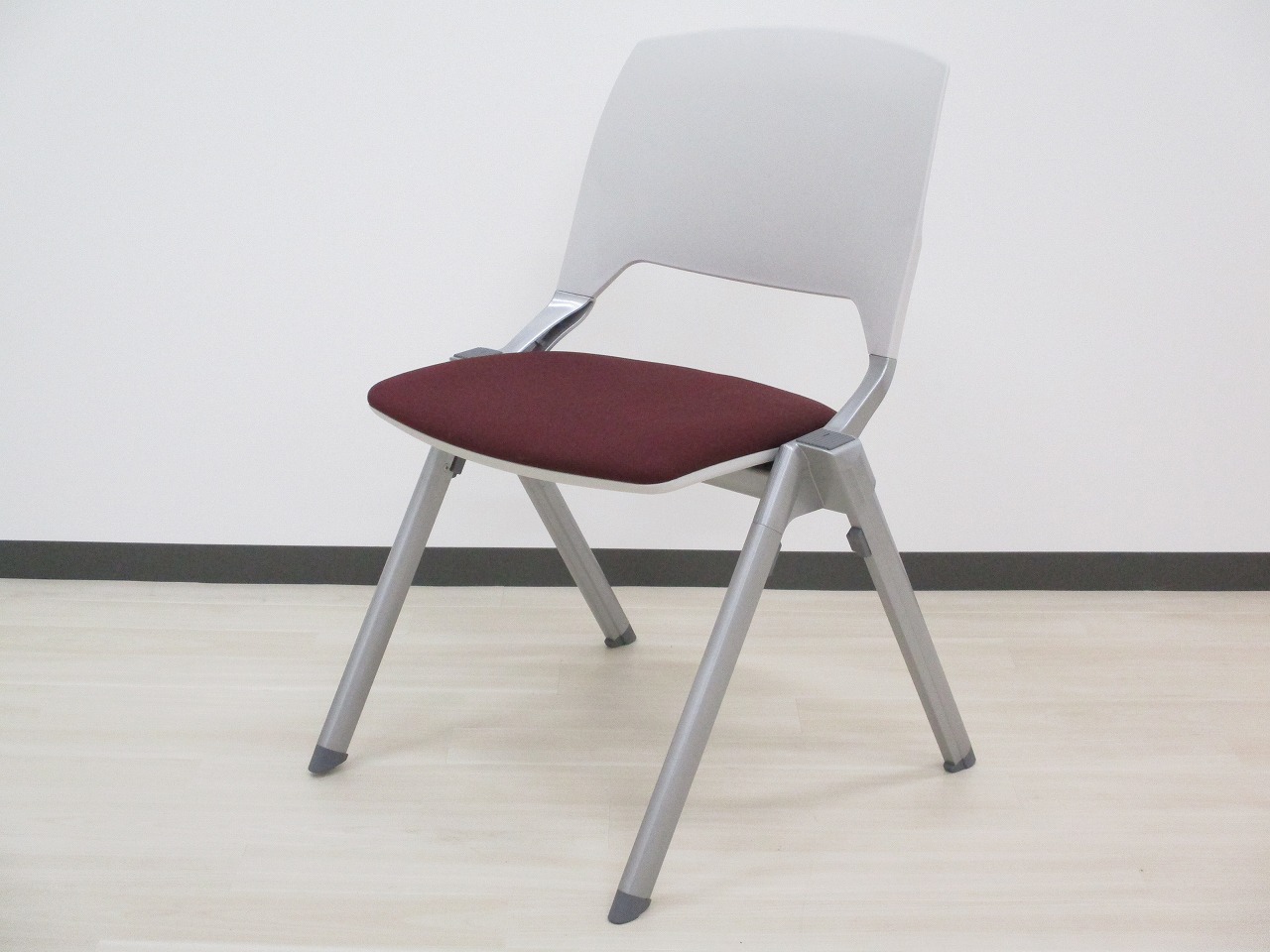 ［11月1日（水）つくば店オープン!］ミーティングチェア　スタック収納タイプ　シンプルデザインながら高品質
                        
                                    中古
            