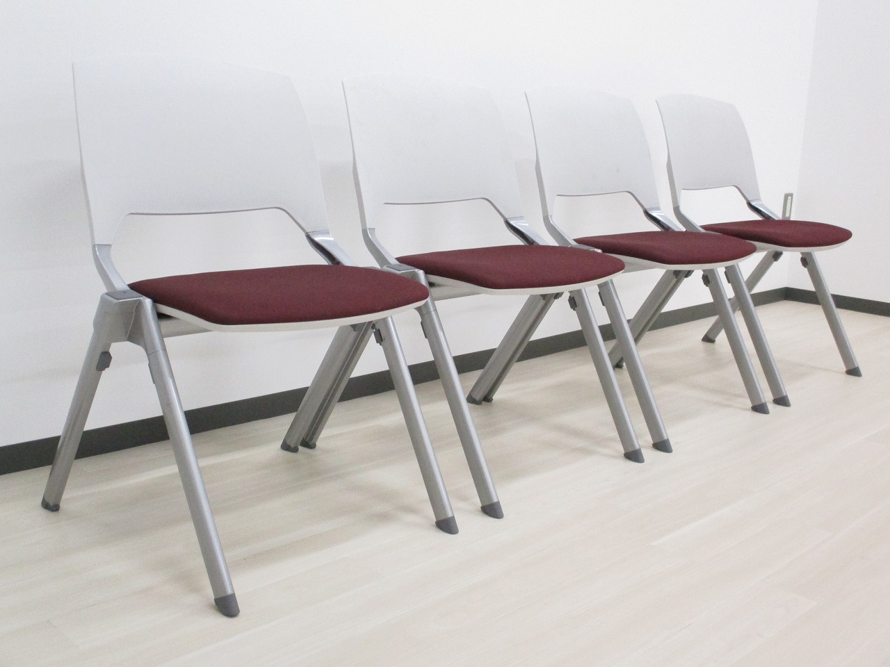 ［4脚セット］内田洋行(UCHIDA)製スタッキングチェア4脚セット！
                        その他シリーズ
                                    中古
            