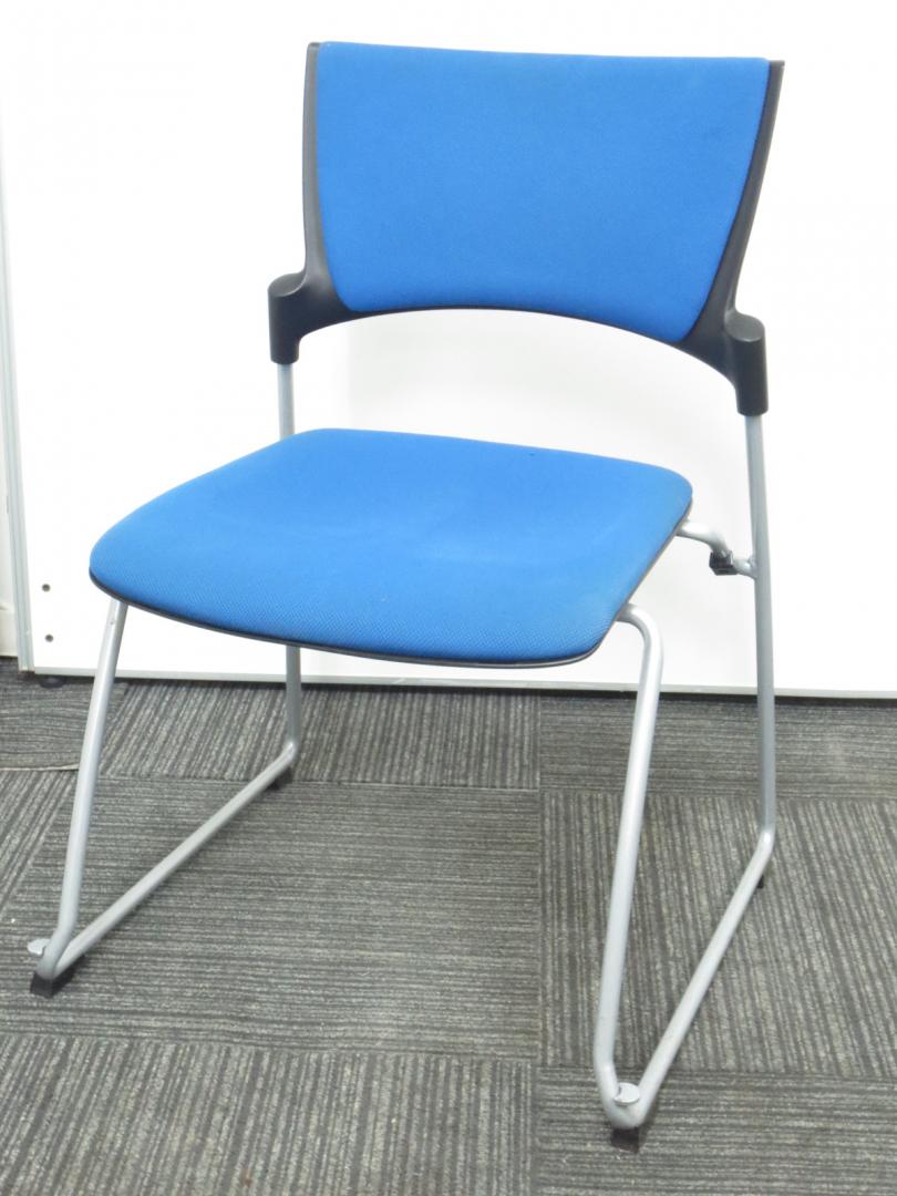 【数揃います!!】【イトーキ（ITOKI）製スタッキングチェア】■イトーキ■スタッキングチェア■ﾌﾞﾙｰ■会議用に！ちょっとした休憩スペースに!!シンプルだから場所を選びません!!
                        マノス
                                    中古
            