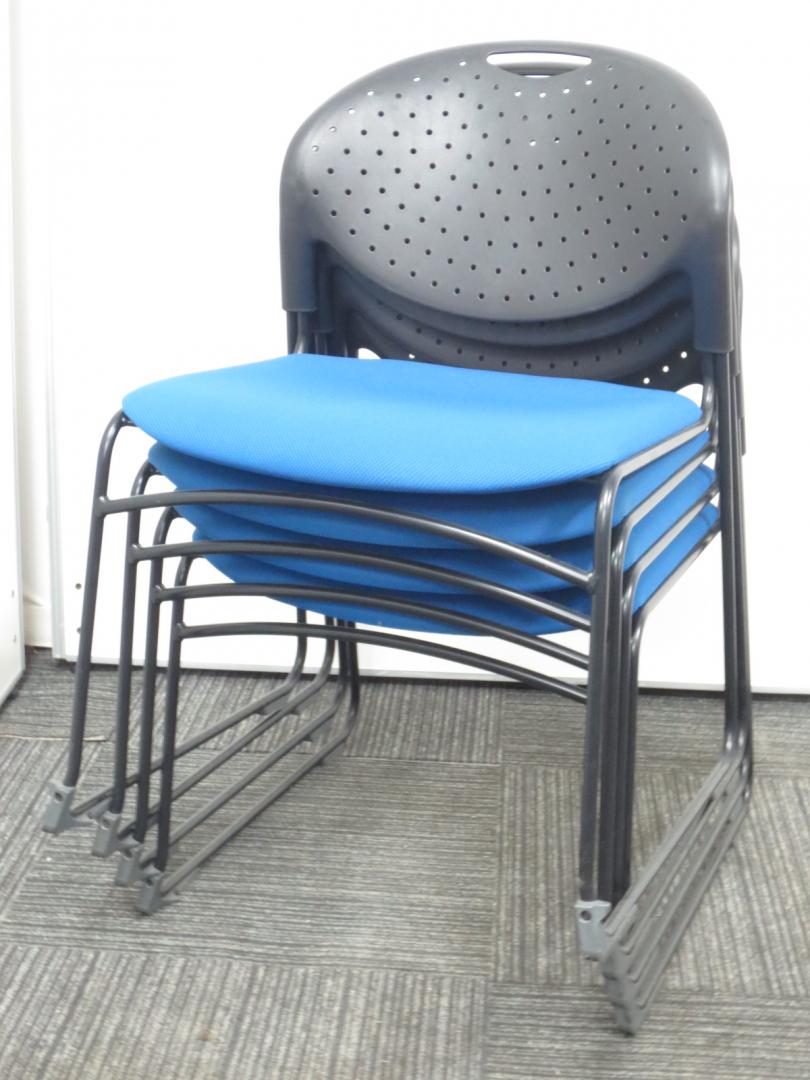 【状態良好】【イトーキ（ITOKI）スタッキングチェアセット】■イトーキ■ブルー■スタッキングチェア■シンプルイズベスト!!イトーキより定番チェア!
                        クリケット
                                    中古
            