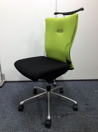 【1脚限定】オカムラ製　フィーゴ（FEEGO）ライトグリーン　（おつとめ品）肘無　ミドルバック
                        フィーゴ
                                    中古
            