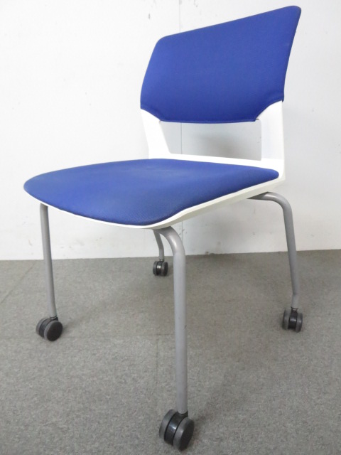 【キャスター付】■コクヨ　スタッキングチェア　ブルー ■会議用イス160シリーズ
                        その他シリーズ
                                    中古
            