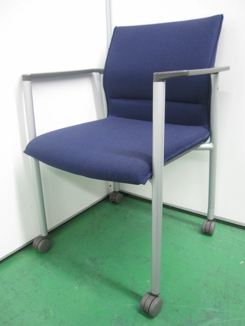 【オフィスに良くあうブルー】ライオン製　スタッキングチェア
                        その他シリーズ
                                    中古
            