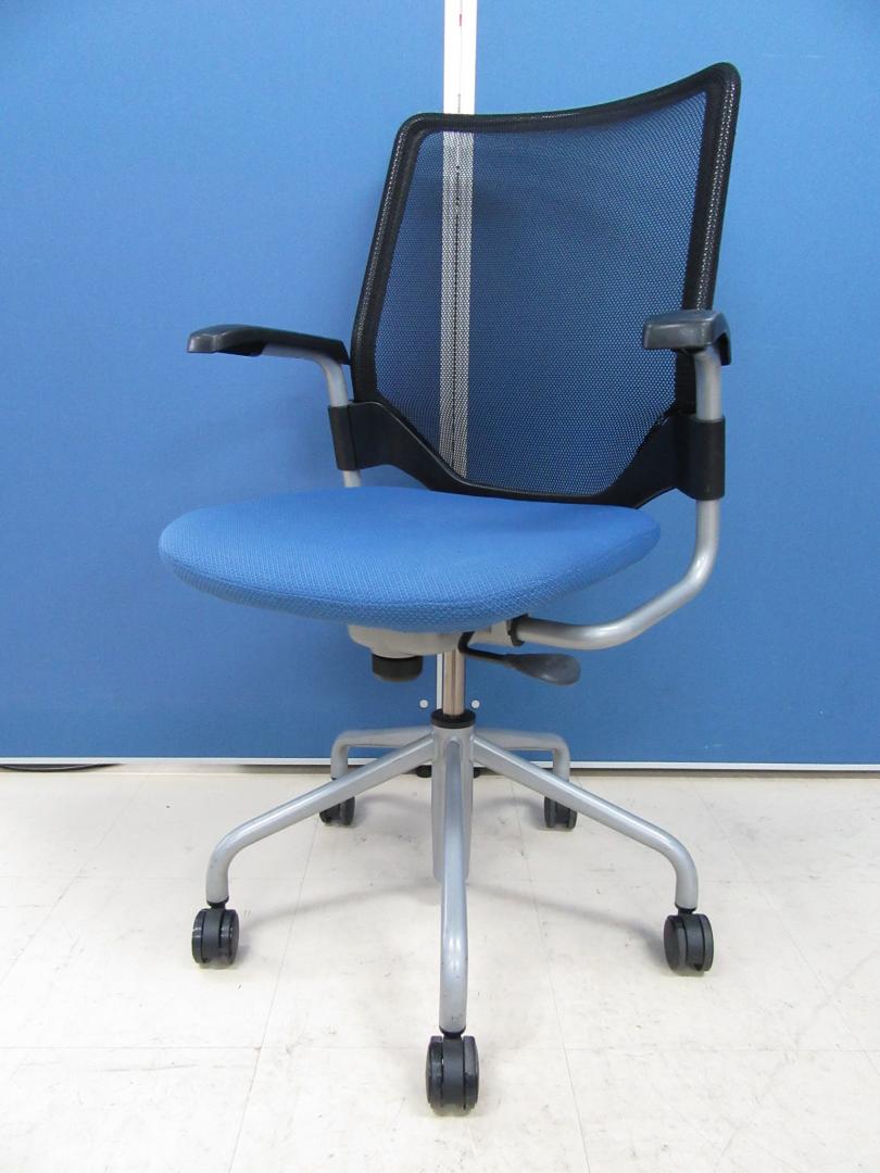 [8脚入荷!!]岡村製作所(okamura) Airly(エアリ)■上下昇降機能付きのミーティングチェアが入荷!!メッシュ生地で通気性も良く、肘付きで腕も疲れにくい!!【B】
                        エアリ
                                    中古
            