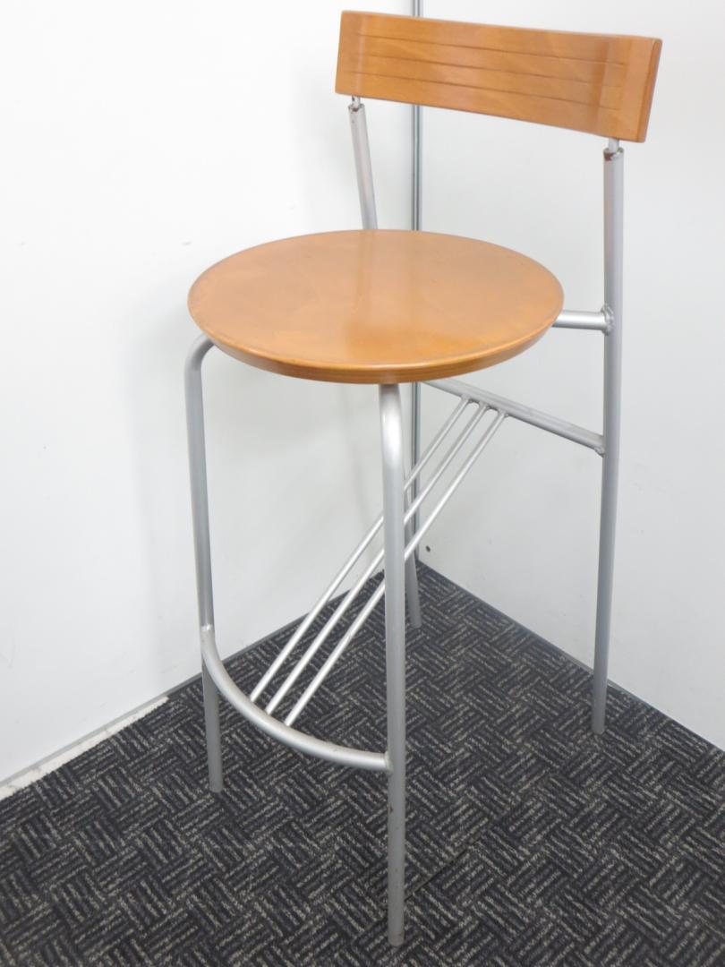 【オシャレな椅子】珍しいカウンター用チェア 夜のバーのような雰囲気 商談用 接客用【中古オフィス家具】	
                        その他シリーズ
                                    中古
            