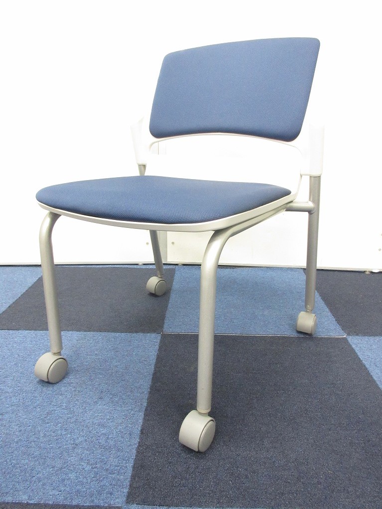 【快適な着座感と高いコストパフォーマンス！！】鮮やかなブルーカラーの重ねて収納可能なスタッキングチェア！！
                        その他シリーズ
                                    中古
            