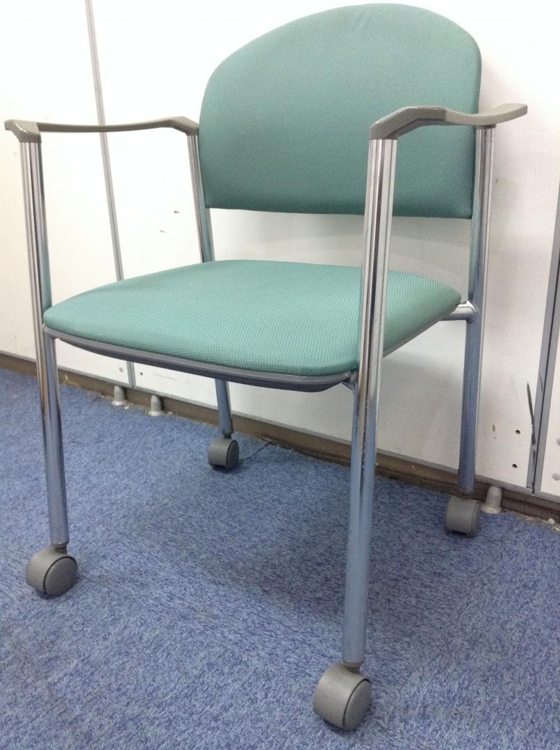 肘付きスタッキングチェア　未使用時は積み重ね収納可能！！
                        なし
                                    中古
            