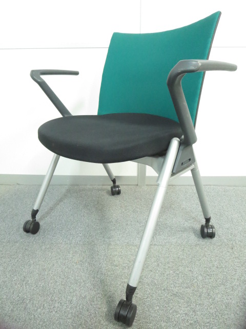 【リラックスできる肘付タイプ！】■ウチダ　スタッキングチェア　グリーン ■スムーズに動かせるキャスター付
                        その他シリーズ
                                    中古
            