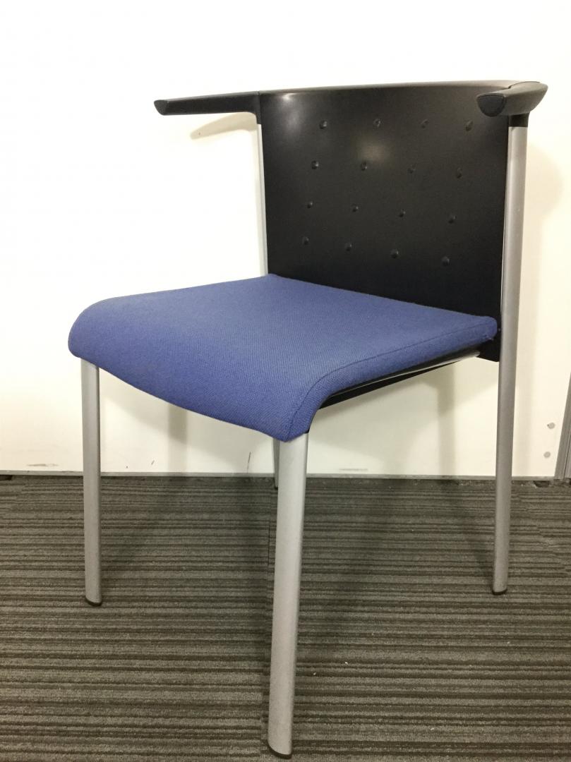 【おつとめ品】独特なデザインが特徴のスタッキングチェア入荷いたしました！
                        その他シリーズ
                                    中古
            