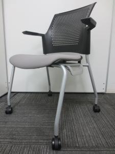 【倉庫内在庫品】【2016年製品！】背面メッシュの重ねて収納！機能性抜群スタッキングチェア！【キャスター良好◎】【相模原店在庫品】
                        その他シリーズ
                                    中古
            