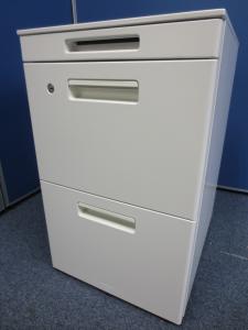 【倉庫内在庫品】【きれいなホワイト！！】コクヨ製！3段ワゴン【最下段Ａ4ファイルサイズ対応！】【横浜店在庫品】
                        GTワゴン
                                    中古
            