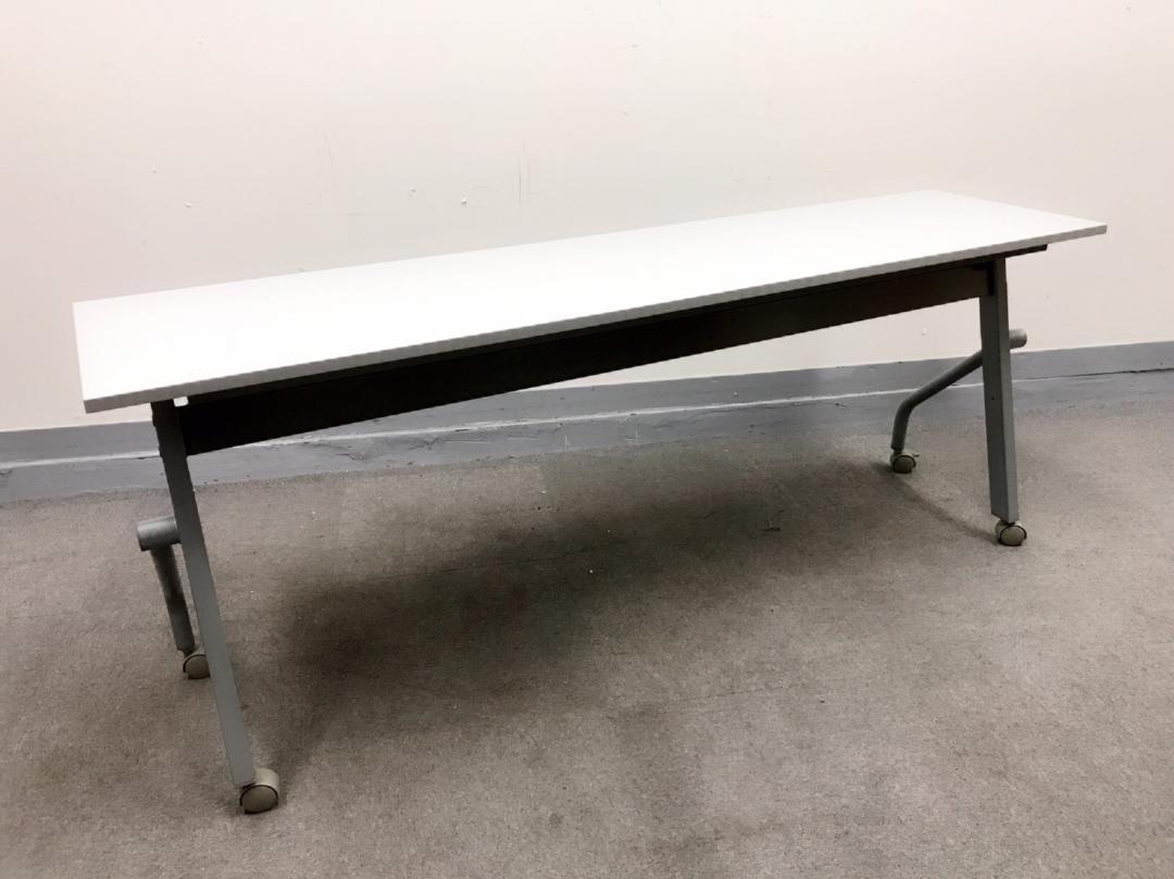 [12台入荷!!][状態良好‼] その他メーカー サイドスタックテーブル 横幅1800mm■使わないときは折り畳んでスペース有効活用!!今トレンドのホワイトカラーです!![キャスター付き]
                        その他シリーズ
                                    中古
            