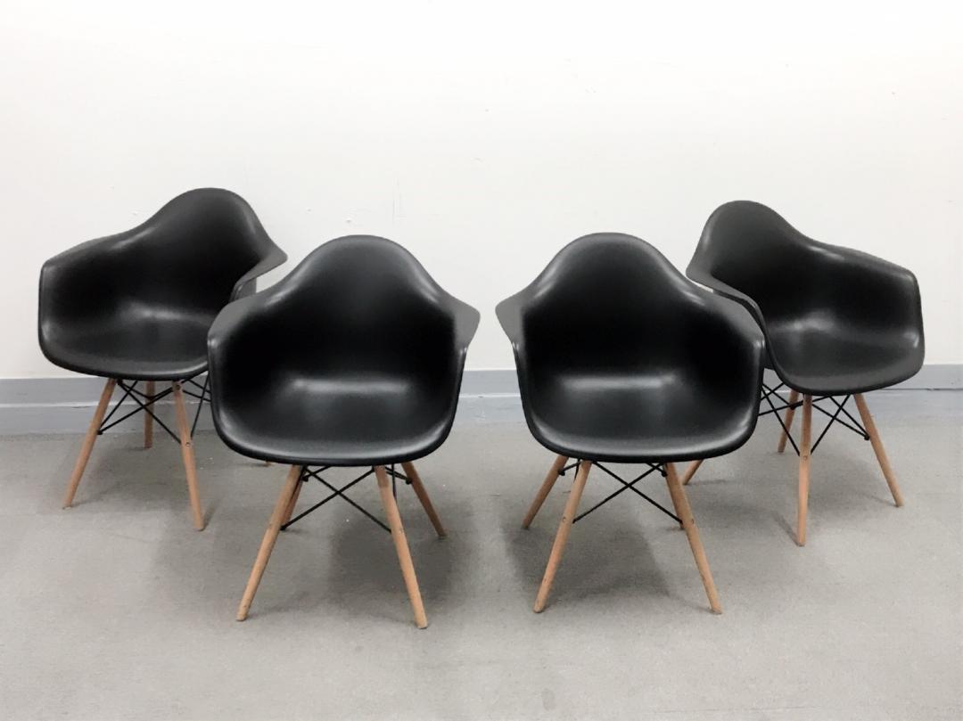 【KS】[状態良好][リプロダクト品]ミーティングチェア　イームズ　サイドシェルチェア　[四脚セット]
                        その他シリーズ
                                    中古
            