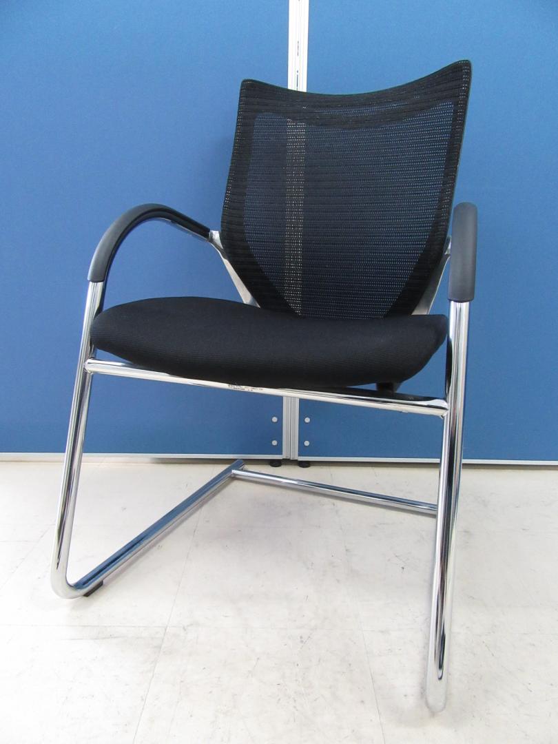 [バロンのミーティングタイプ!!]岡村製作所(okamura) ゲストチェア ブラック/クロームメッキ■ワンランク上のゲストチェアとして如何でしょうか!?通気性も高く快適な座り心地!![座：クッション]
                        バロン
                                    中古
            