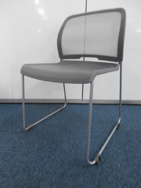 【４脚限定入荷！！】メッシュのスタッキングチェア！！
                        -
                                    中古
            