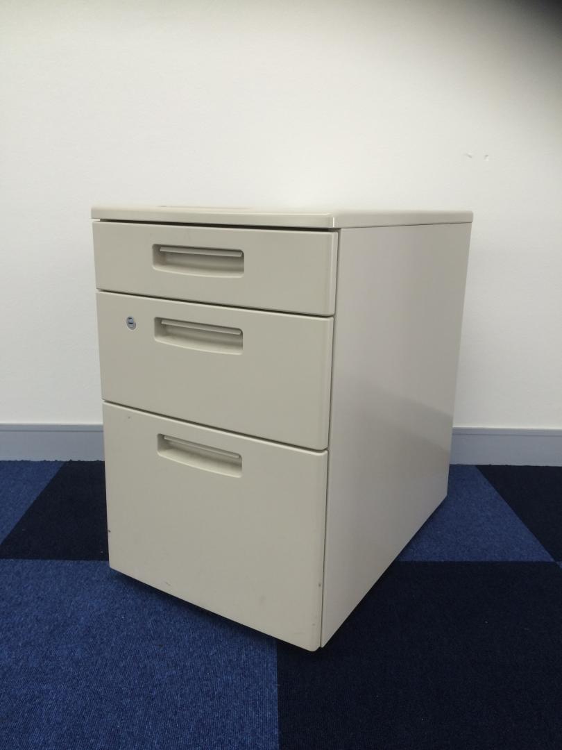 【残り8台‼】コクヨ（KOKUYO）BS シリーズ 3段ワゴン■3段収納可能‼キャスター付き、人気シリーズです‼
                        BS
                                    中古
            