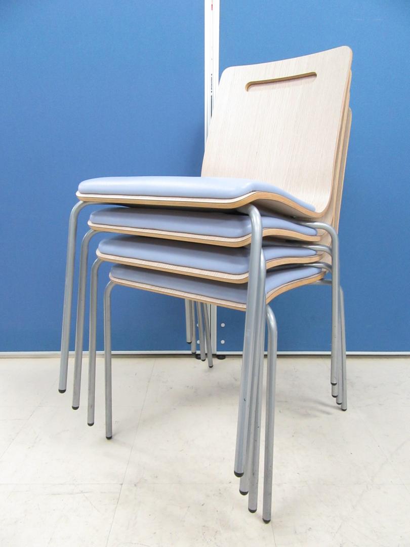 [単品購入￥14,000⇒セット購入￥13,000]スタッキングチェア キーノ2 4脚セット■ナチュラル(木目)×ライトブルー■ビニールレザーでお手入れ簡単!!食堂や休憩室のチェアとしておすすめです!![フードコートチェア] 
                        キーノ2
                                    中古
            