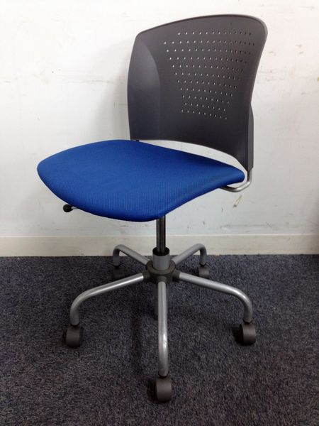 【かわいらしさもあるデザインがグッド！】アイコ製のミーティングチェア！
上下昇降機能付き【おつとめ】
                        その他シリーズ
                                    中古
            