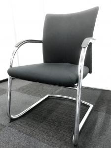 【倉庫在庫】重ねて収納できる便利でデザイン性が高いスタッキングチェアが入荷【立川店】
                        その他シリーズ
                                    中古
            