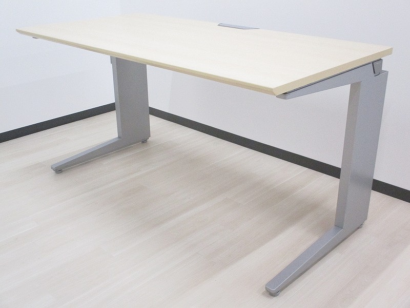 【KS】[状態良好]平デスク　事務机　幅1400ｍｍ　岡村製作所　プロユニットシリーズ[洗練されたミニマルデザイン]
                        プロユニット
                                    中古
            