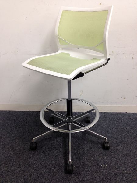 【オシャレな空間を演出】メッシュ仕上げのハイチェアが入荷！【オカムラ製】【カフェスペース向け】【product design award 2013】【定価8万円オーバー】【2015年製】
                        ツァルト 
                                    中古
            