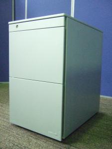 【側面に取っ手のある洗練されたデザイン】3段ワゴン大量入荷！■高さ720㎜のデスク対応のワゴンです■フリーアドレス用【中央区】【日本橋】【中古オフィス家具】【倉庫内商品】
                        プロユニット
                                    中古
            