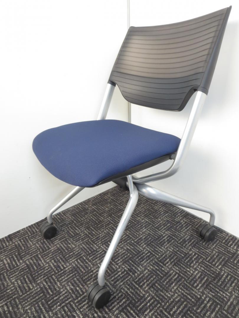 【10脚入荷！】エラストマーバックの感触が気持ちいい！高級感のあるミーティングチェア
                        その他シリーズ
                                    中古
            