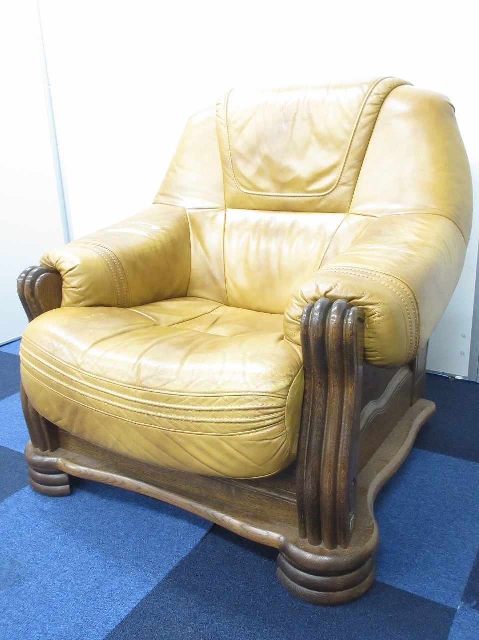 【穴空きの為、大特価お値引き商品！！】高級感溢れるベージュソファが入荷！【ご自宅やオフィスの役員用に！】
                        -
                                    中古
            