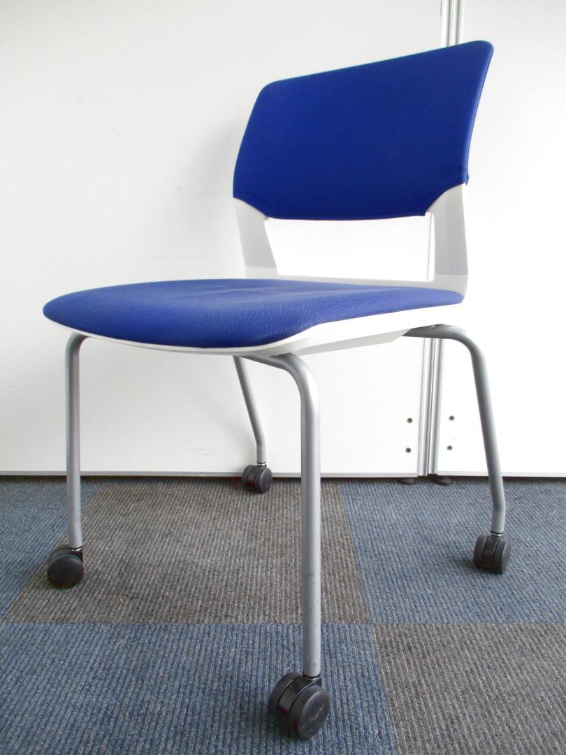 [倉庫在庫]【8脚入荷‼】コクヨ（KOKUYO）スタッキングチェア■人気ブルーカラーの会議用チェアです!![キャスター付き]
                        その他シリーズ
                                    中古
            
